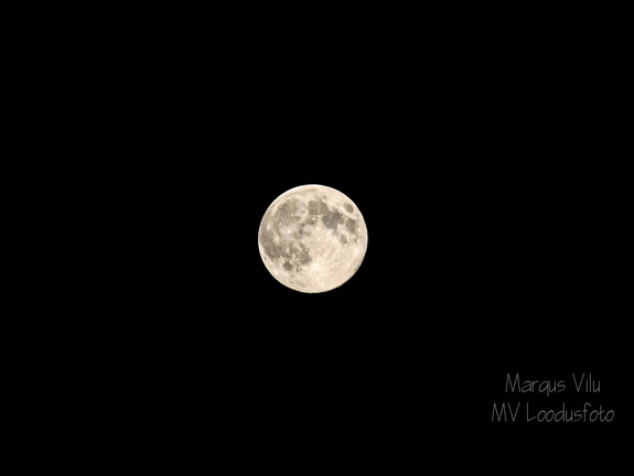 Klassikaline pilt kuust. Minu versioon :)