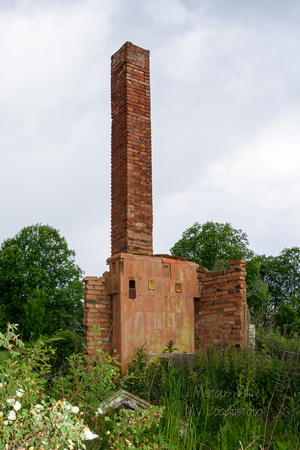 Mahajäetud korsten koos soojamüüriga