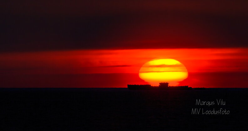  Loojuv päike Kreeka laeva kohal