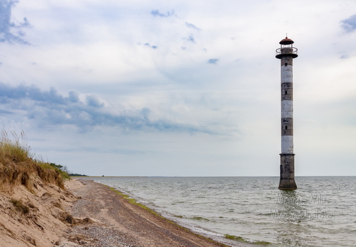 Kiipsaare tuletorn. Selle nurga alt vaadates vertikaalne