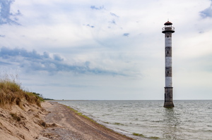Kiipsaare tuletorn. Selle nurga alt vaadates vertikaalne