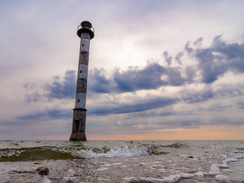 Kiipsaare tuletorn. Selle nurga alt vaadates viltu