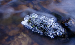 Imeline kristallne ese vees