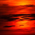  Punane päike mustade pilvede taga